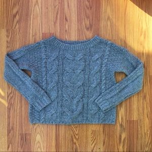 HOLLISTER CREW NECK CABLE KNIT SWEATER